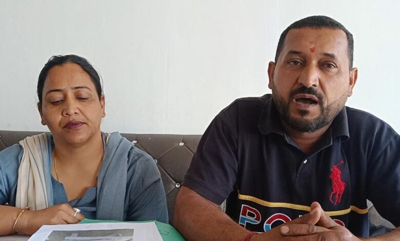 पंचायत प्रधान पर लगाए पंचायत कार्यों में धांधली के आरोप पंचायत प्रधान पर लगाए पंचायत कार्यों में धांधली के आरोप
