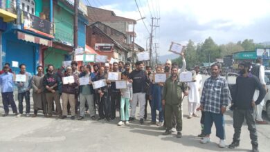 पहलगाम में हुए हमले के खिलाफ काजीगुंड में विरोध प्रदर्शन