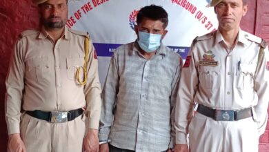 कुलगाम पुलिस ने काजीगुंड में ड्रग तस्कर को गिरफ्तार किया,प्रतिबंधित पदार्थ जब्त