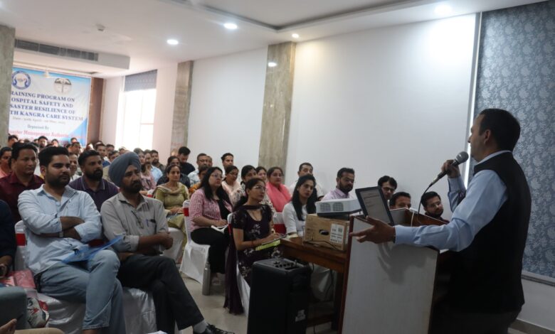 अस्पताल कर्मियों को आपदा की स्थिति से निपटने के दिए टिप्स अस्पताल कर्मियों को आपदा की स्थिति से निपटने के दिए टिप्स