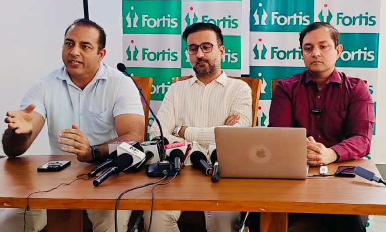 फोर्टिस मोहाली के डॉक्टरों ने उन्नत मैकेनिकल थ्रॉम्बेक्टॉमी के माध्यम से 68 वर्षीय स्ट्रोक मरीज की जान बचाई फोर्टिस मोहाली के डॉक्टरों ने उन्नत मैकेनिकल थ्रॉम्बेक्टॉमी के माध्यम से 68 वर्षीय स्ट्रोक मरीज की जान बचाई