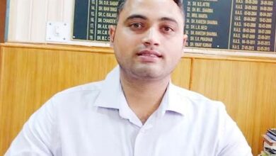 एस डी एम बैजनाथ ने दिवंगत रमेश कपूर के घर पहुंचकर शोक संतप्त परिवार को दी सांत्वना