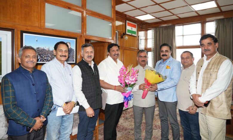 एचपीएसईबी के नवनियुक्त अध्यक्ष ने मुख्यमंत्री से भेंट की एचपीएसईबी के नवनियुक्त अध्यक्ष ने मुख्यमंत्री से भेंट की