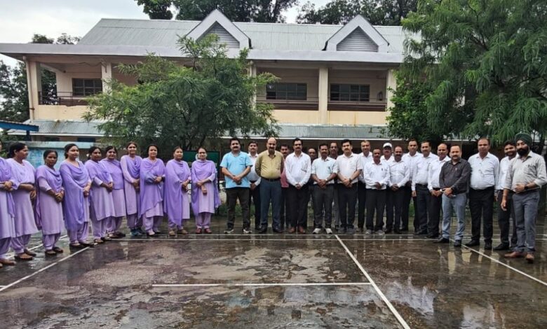 दरोका वरिष्ठ माध्यमिक विद्यालय में उच्च शिक्षा विभाग की निरीक्षण टीम का दौरा दरोका वरिष्ठ माध्यमिक विद्यालय में उच्च शिक्षा विभाग की निरीक्षण टीम का दौरा