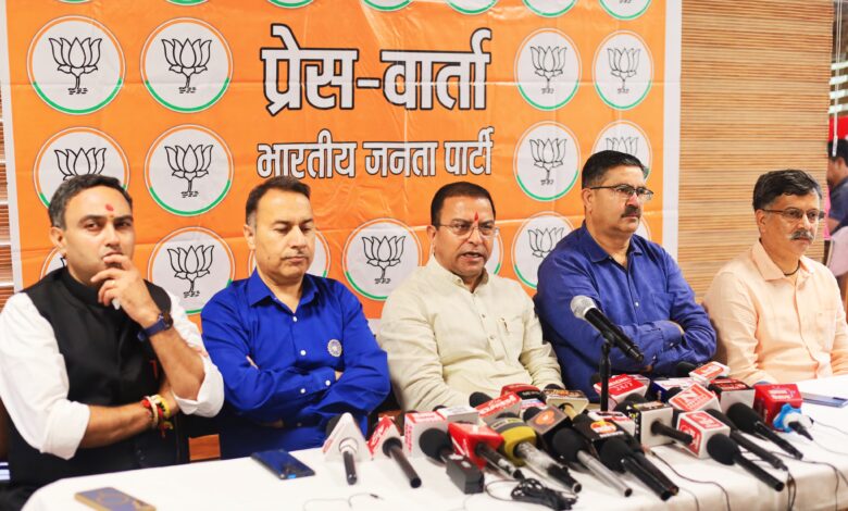 राजस्व मंत्री की भाजपा मंत्री ने लगाई जमकर क्लास, पीड़ितों को महरम के बजाय जख्म किये गेहरे