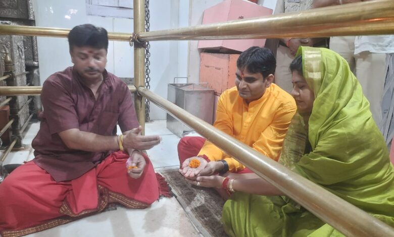 डीसी ने ब्रजेश्वरी धाम में सुविधाओं का लिया जायजा