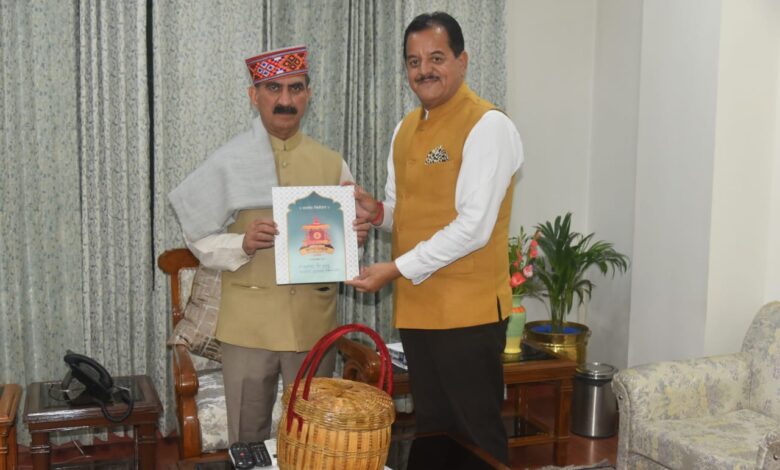 सुंदर सिंह ठाकुर ने मुख्यमंत्री को दिया अंतरराष्ट्रीय कुल्लू दशहरा का निमंत्रण सुंदर सिंह ठाकुर ने मुख्यमंत्री को दिया अंतरराष्ट्रीय कुल्लू दशहरा का निमंत्रण
