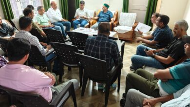 बरसात के कारण क्षतिग्रस्त हुई सड़कों को शीघ्र ठीक करें : केवल सिंह पठानिया