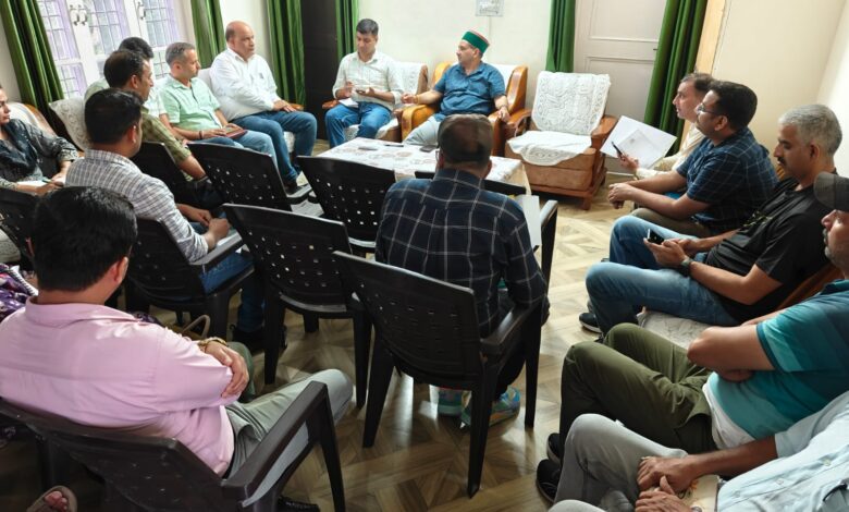 बरसात के कारण क्षतिग्रस्त हुई सड़कों को शीघ्र ठीक करें : केवल सिंह पठानिया बरसात के कारण क्षतिग्रस्त हुई सड़कों को शीघ्र ठीक करें : केवल सिंह पठानिया