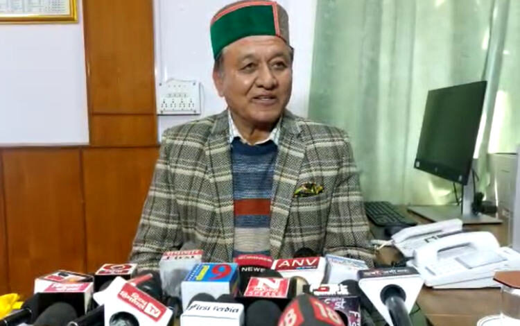 स्कूल बंद मिला, बच्चे गेट पर करते रहे इंतजार, मंत्री नेगी इस स्कूल में औचक निरीक्षण के दौरान हो गए हैरान स्कूल बंद मिला, बच्चे गेट पर करते रहे इंतजार, मंत्री नेगी इस स्कूल में औचक निरीक्षण के दौरान हो गए हैरान