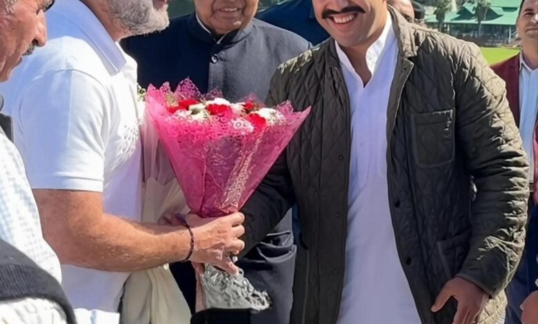 शिमला पहुंचे राहुल गांधी, मंत्री धनीराम शांडिल और विक्रमादित्य सिंह ने किया स्वागत शिमला पहुंचे राहुल गांधी, मंत्री धनीराम शांडिल और विक्रमादित्य सिंह ने किया स्वागत
