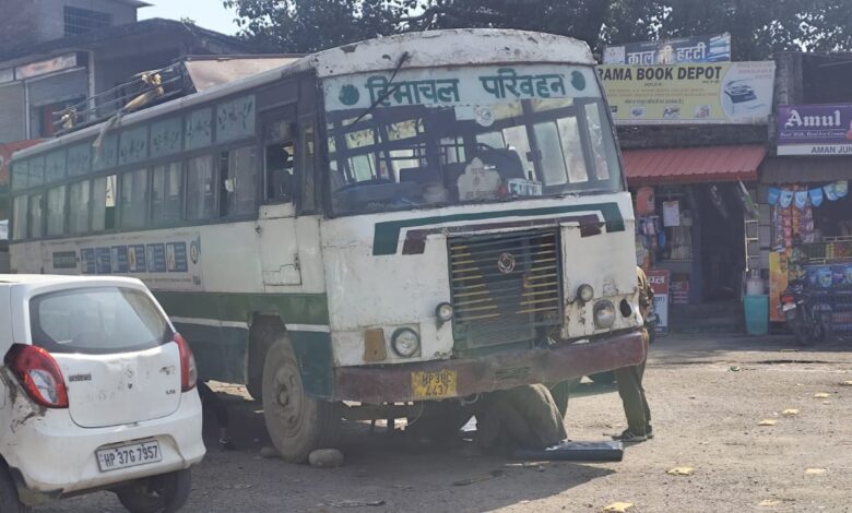 चालक की सूजबुझ से बड़ा हादसा बस का होने से बचाब हुआ चालक की सूजबुझ से बड़ा हादसा बस का होने से बचाब हुआ