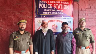 कुलगाम में 2005 से गिरफ्तारी से बच रहे दो लंबे समय से फरार एनडीपीएस अपराधी गिरफ्तार