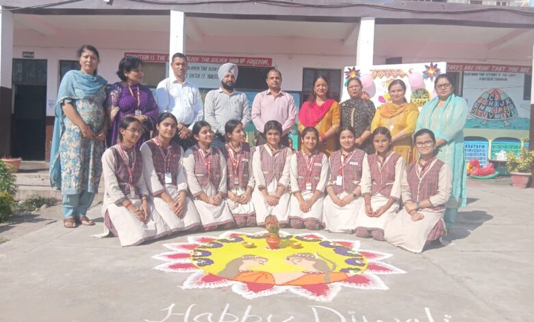 डी ए वी स्कूल नगरोटा सूरिया में दीपावली की धूम डी ए वी स्कूल नगरोटा सूरिया में दीपावली की धूम