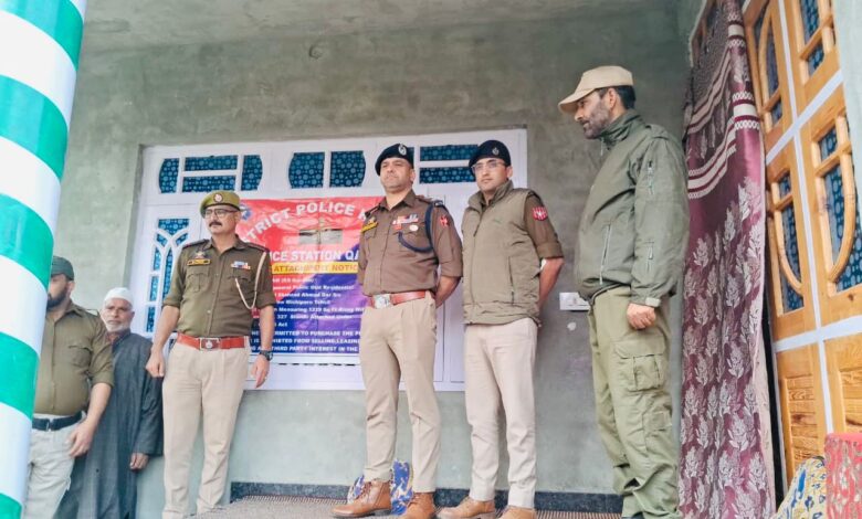 कुलगाम पुलिस ने एनडीपीएस अधिनियम के तहत हिरासत में लिए गए ड्रग तस्कर की संपत्ति कुर्क