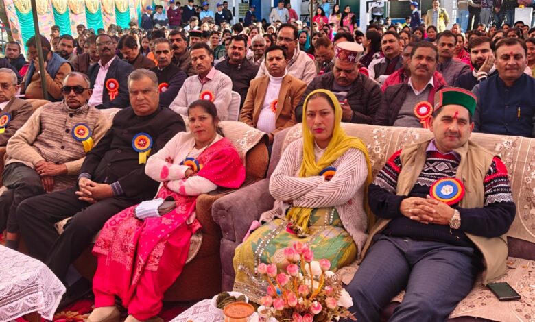 एस डी एम संकल्प गौतम नेएस डी एम संकल्प गौतम ने किया बच्चों की स्वास्थ्य जांच शिविर का निरीक्षण