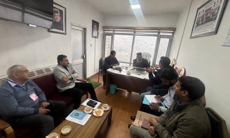 जनसुविधाओं से जुड़े मुद्दों के समाधान के दिए निर्देश : केवल सिंह पठानिया